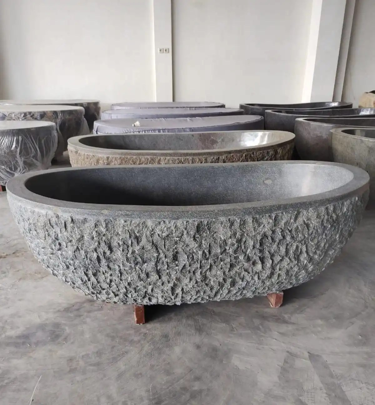 Indonesia Hand Carved Limestone Bath Tubs Grey Natural Stone Bathtub