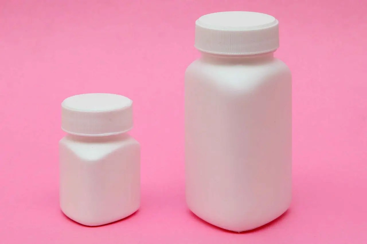 40ml Hdpe White Triangular Tablet Container With 33mm Screw Closure