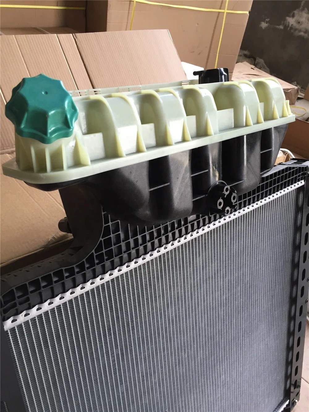 Heavy Truck Radiator Man Tga Truck Spare Parts Oem 81061016458