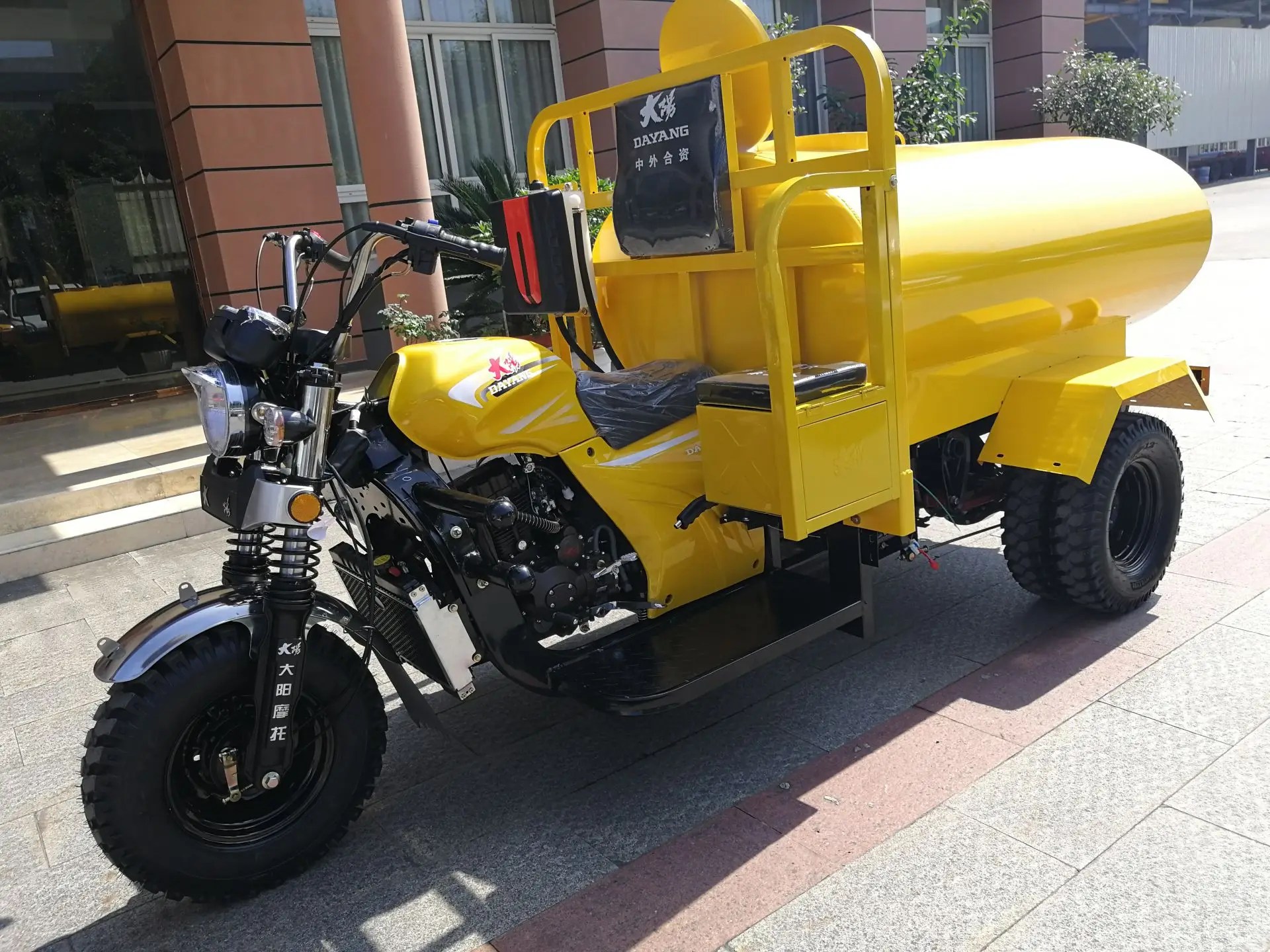 Dayang Water Tanker Tricycle Displacement 200cc/250cc/300cc Capacity