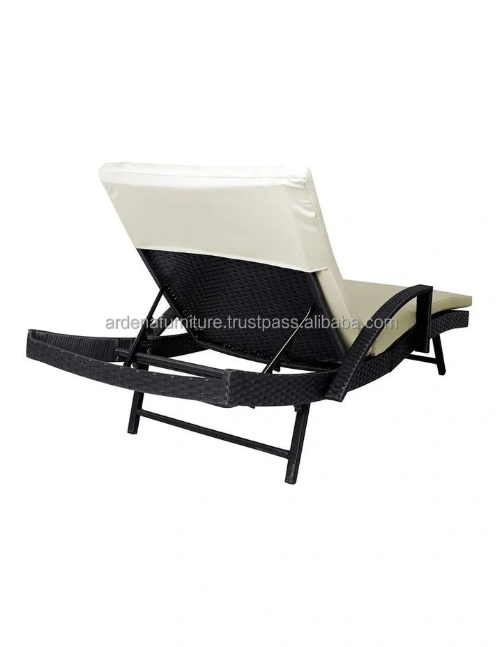Leisure Facility Chaise Lounge Rattan Wicker Chair With White Removable