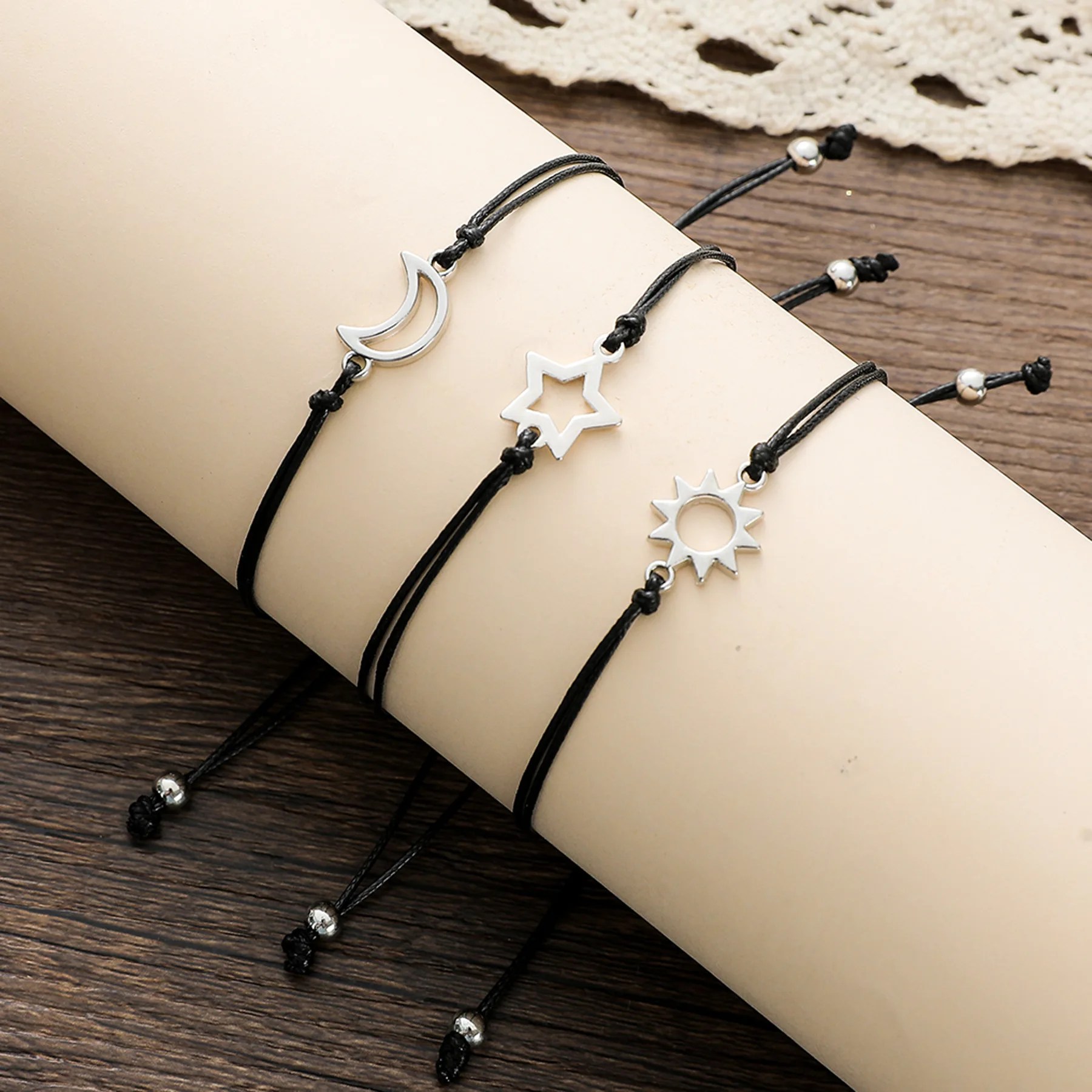 Nieuwe Vriendschap Kaart Armband Persoonlijkheid Legering Zon Maan Ster 3 Stuk Wax Touw Gevlochten Armband - Buy Gevlochten Touw Armband,Gevlochten Vriendschap Armband,Gevlochten Armband Set Product On Alibaba.com
