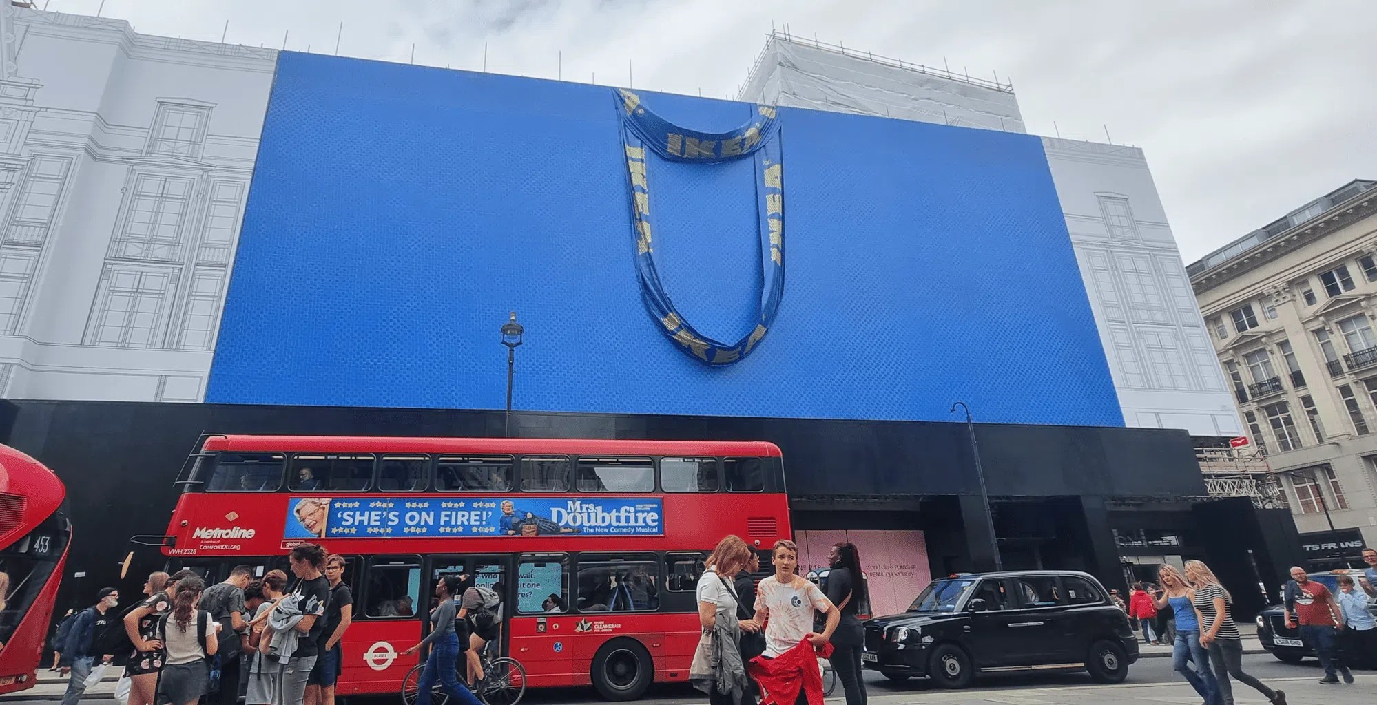 IKEA Unveils World's Largest Blue Bag Scaffold Wrap at Oxford Circus SM
