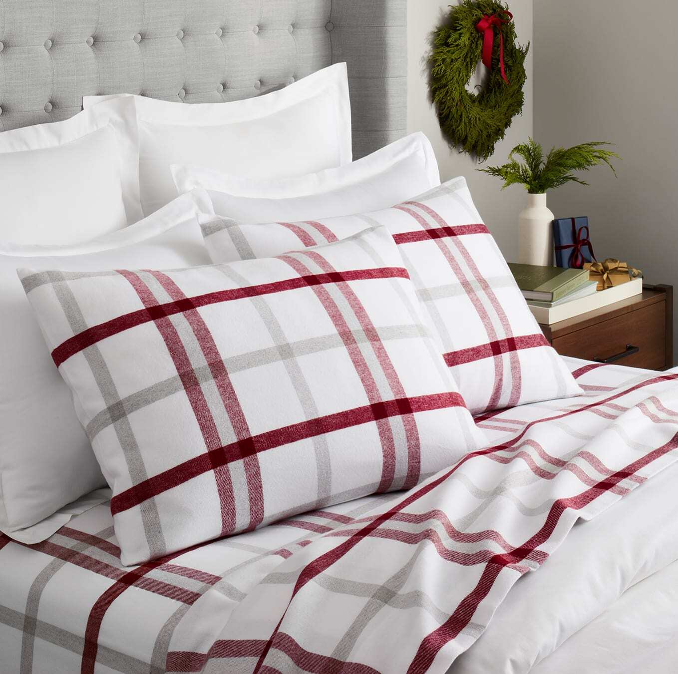 What Color Sheets Go With a White Comforter? » Golden Spike Company