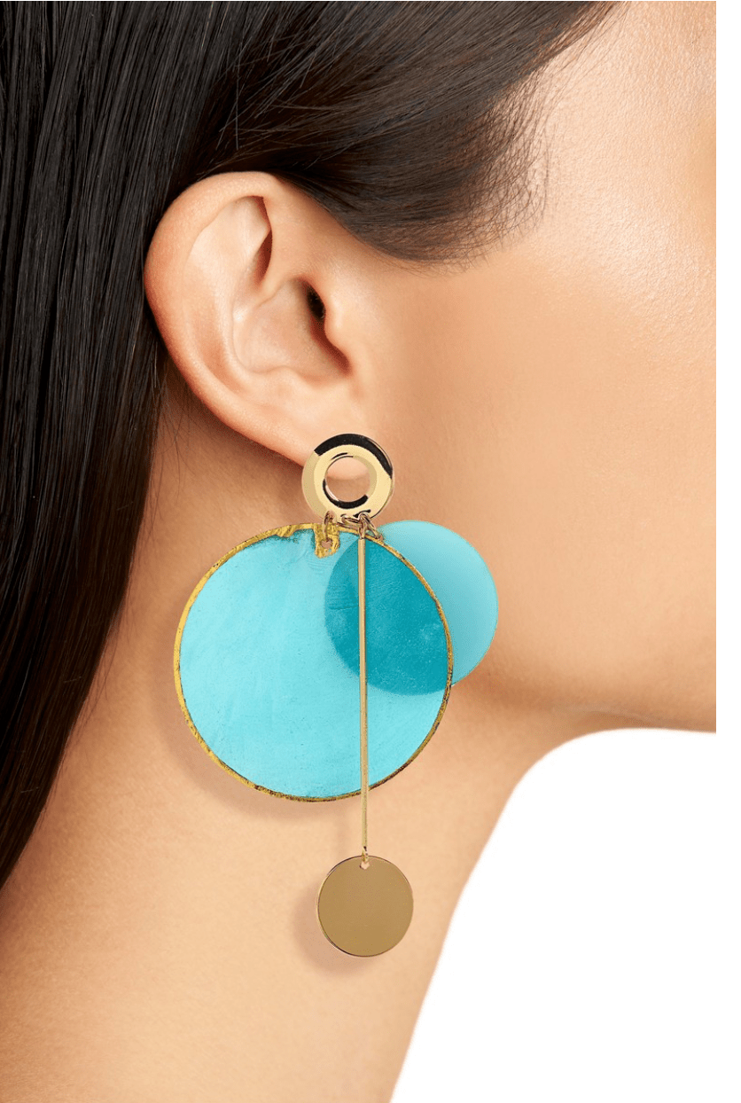 Here’s An Easy Way To Make Your Neck Look longer I help women over 40