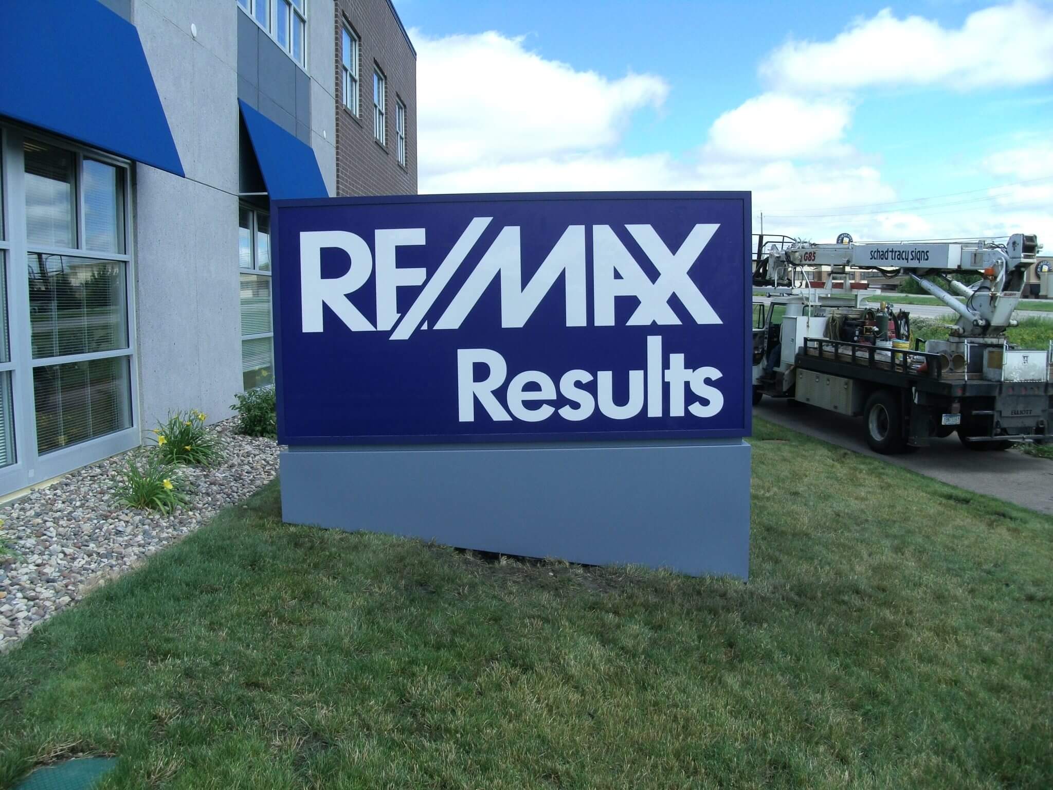 What is a Monument Sign? Schad Tracy Sign Company