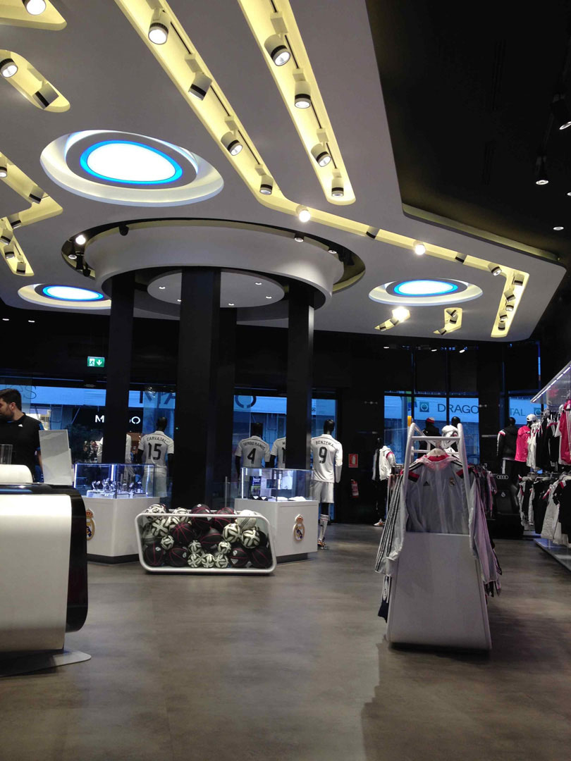 Real Madrid Official Store, Madrid SCHAKO