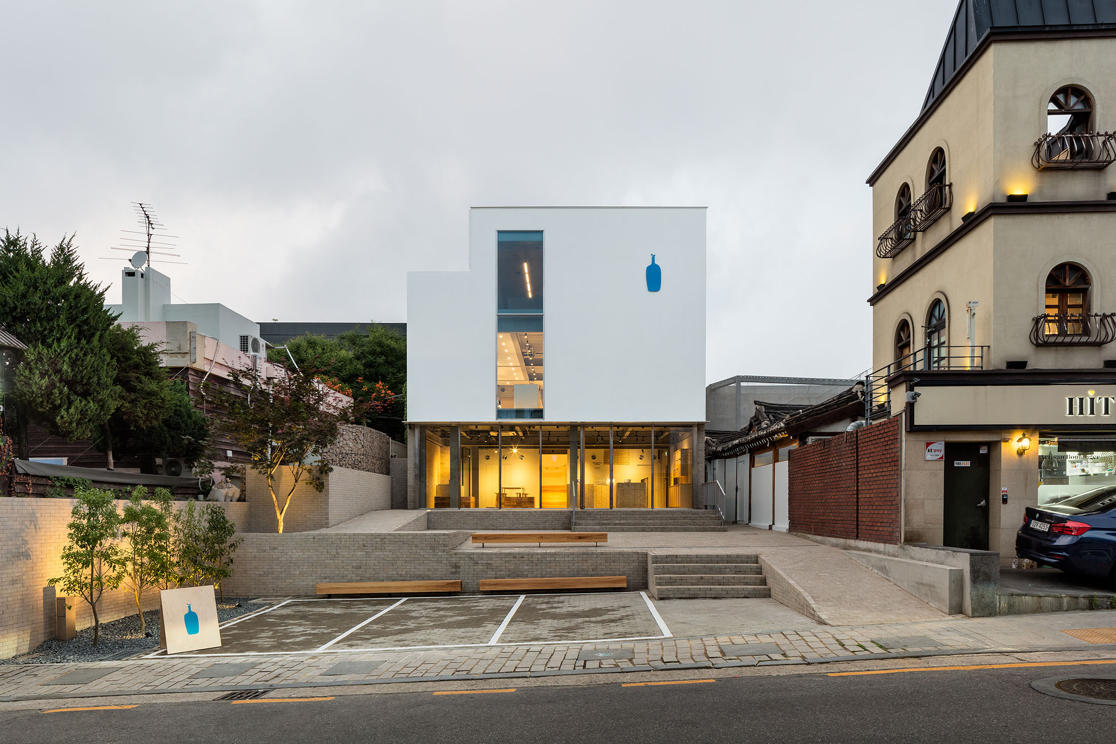 Blue Bottle Coffee Samcheong Cafe Schemata Architects / Jo Nagasaka