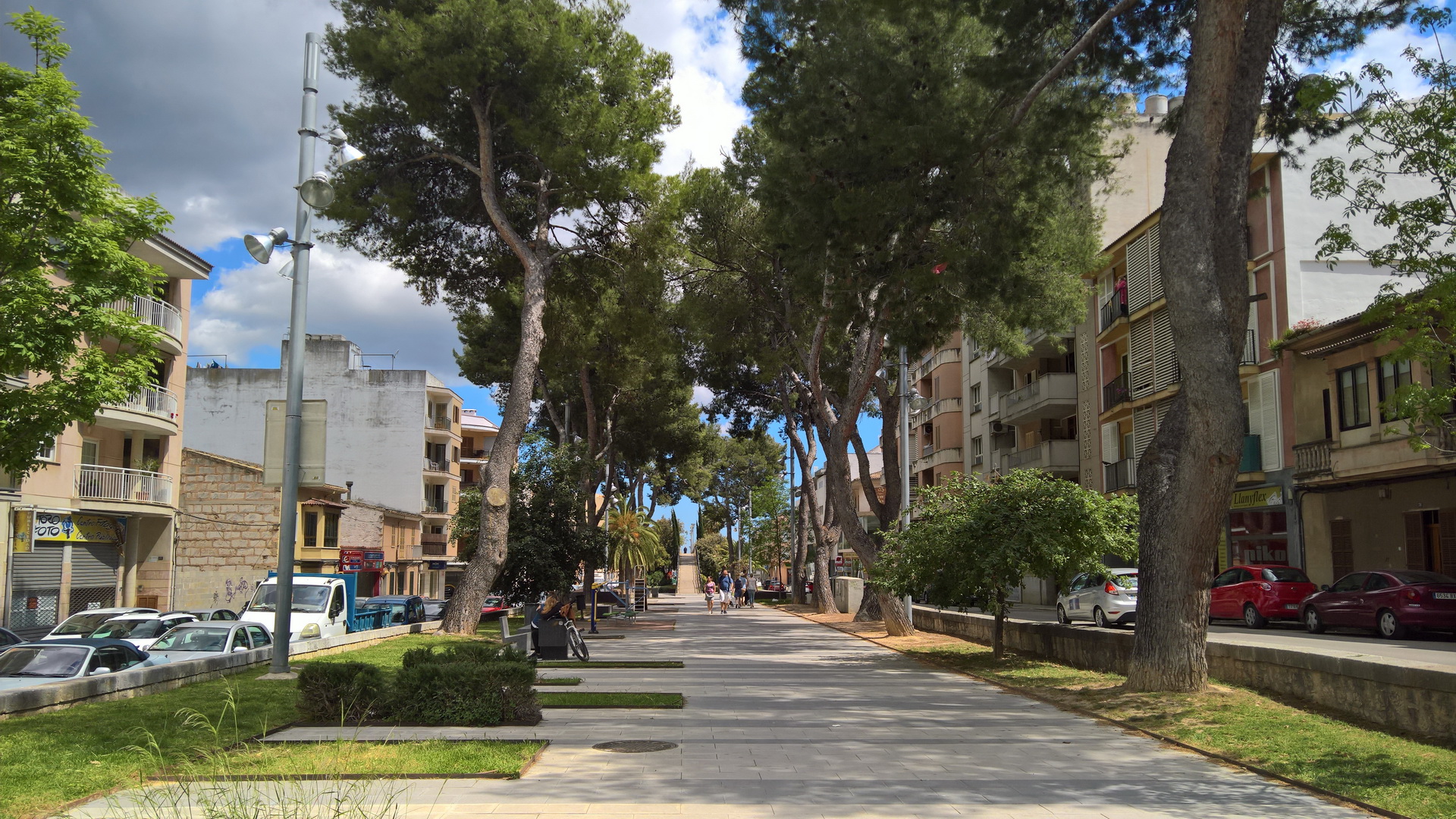 Inca, Mallorca City Reisebüro Schien