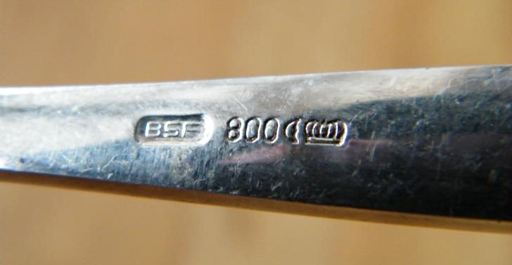 Punze Stempel Prägung bei Silber Besteck und Geschirr Eheringe bei