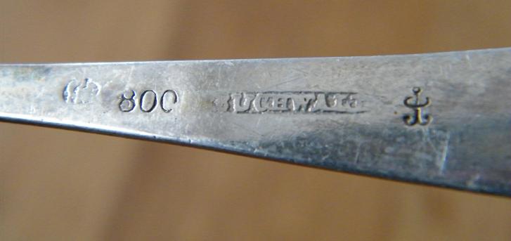 Punze Stempel Prägung bei Silber Besteck und Geschirr Eheringe bei Schmuck Mann Hamburg