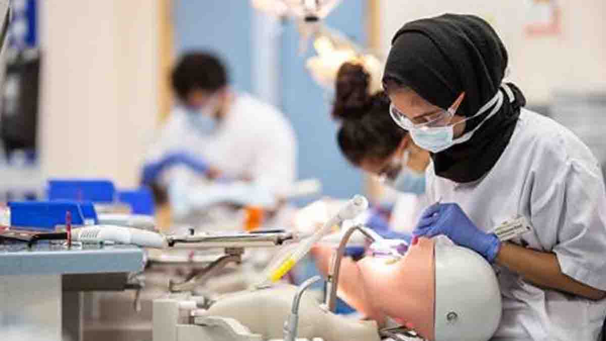 Top 5 Easiest Dental Schools to get into (FAQs) 2023