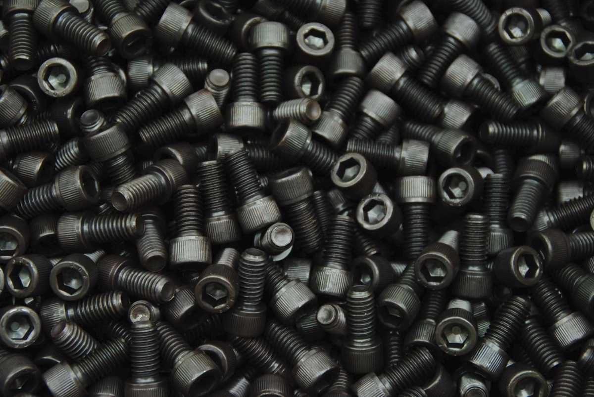 Schrauben M2 - blank, schwarz, gelb, verzinkt & Edelstahl A2 und A4