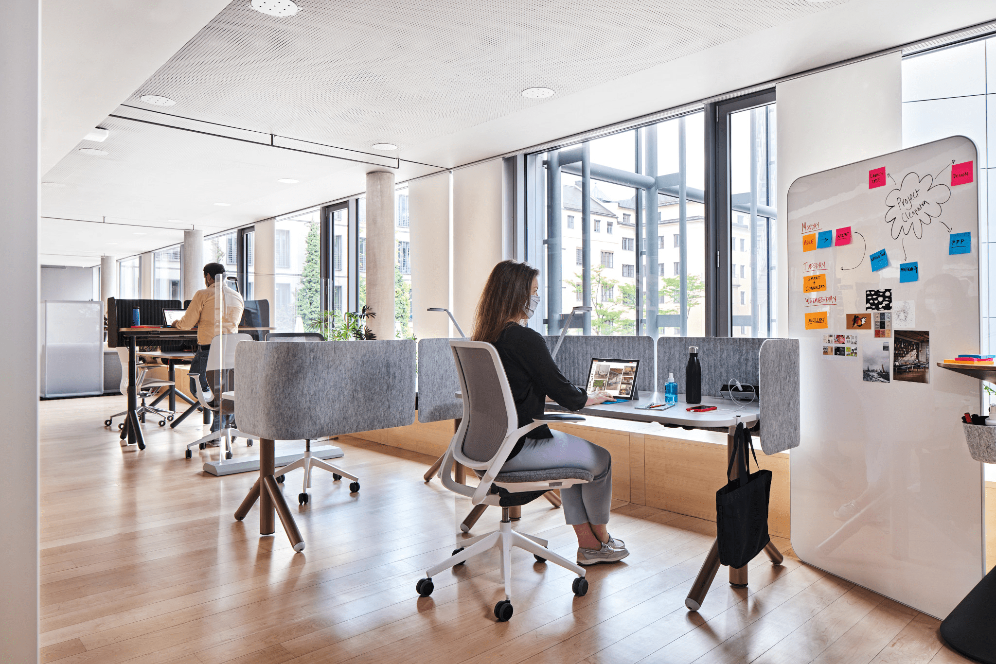 Zurück ins Büro? Wie Steelcase die Rückkehr seiner Mitarbeiter ermöglicht Schwartz Public