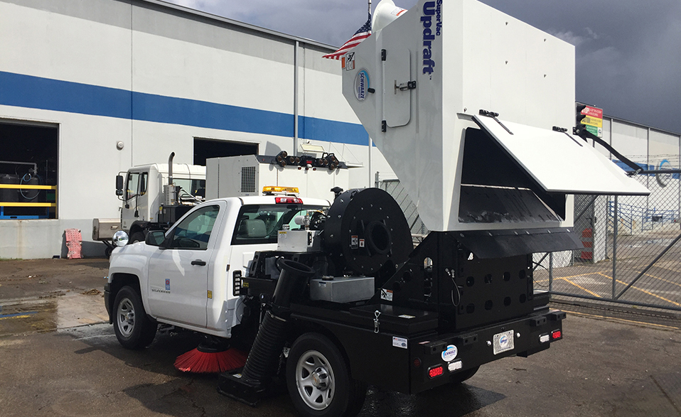 SuperVac Updraft Parking Lot Sweeper Schwarze Industries