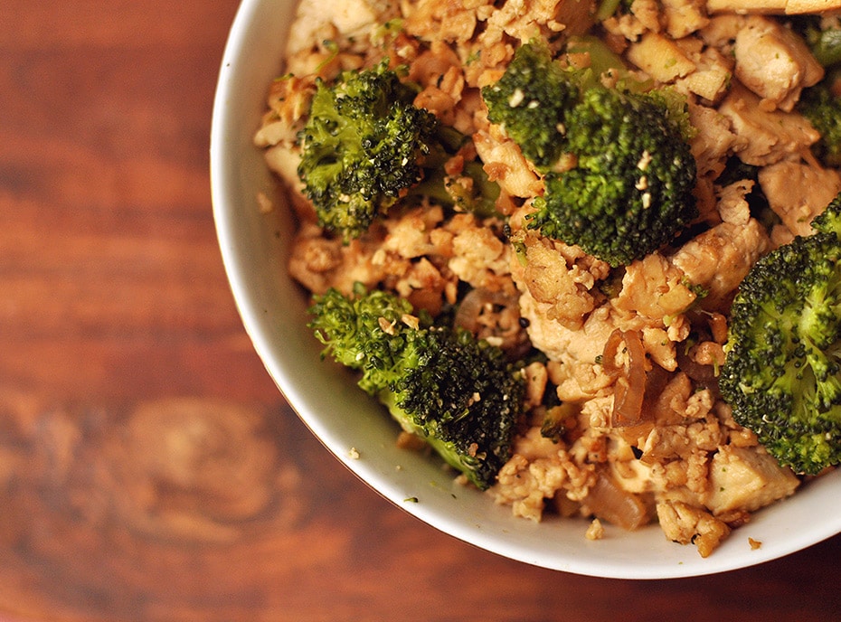 Comfort Food Miso Tofu & Broccoli Schale Schwatz Katz