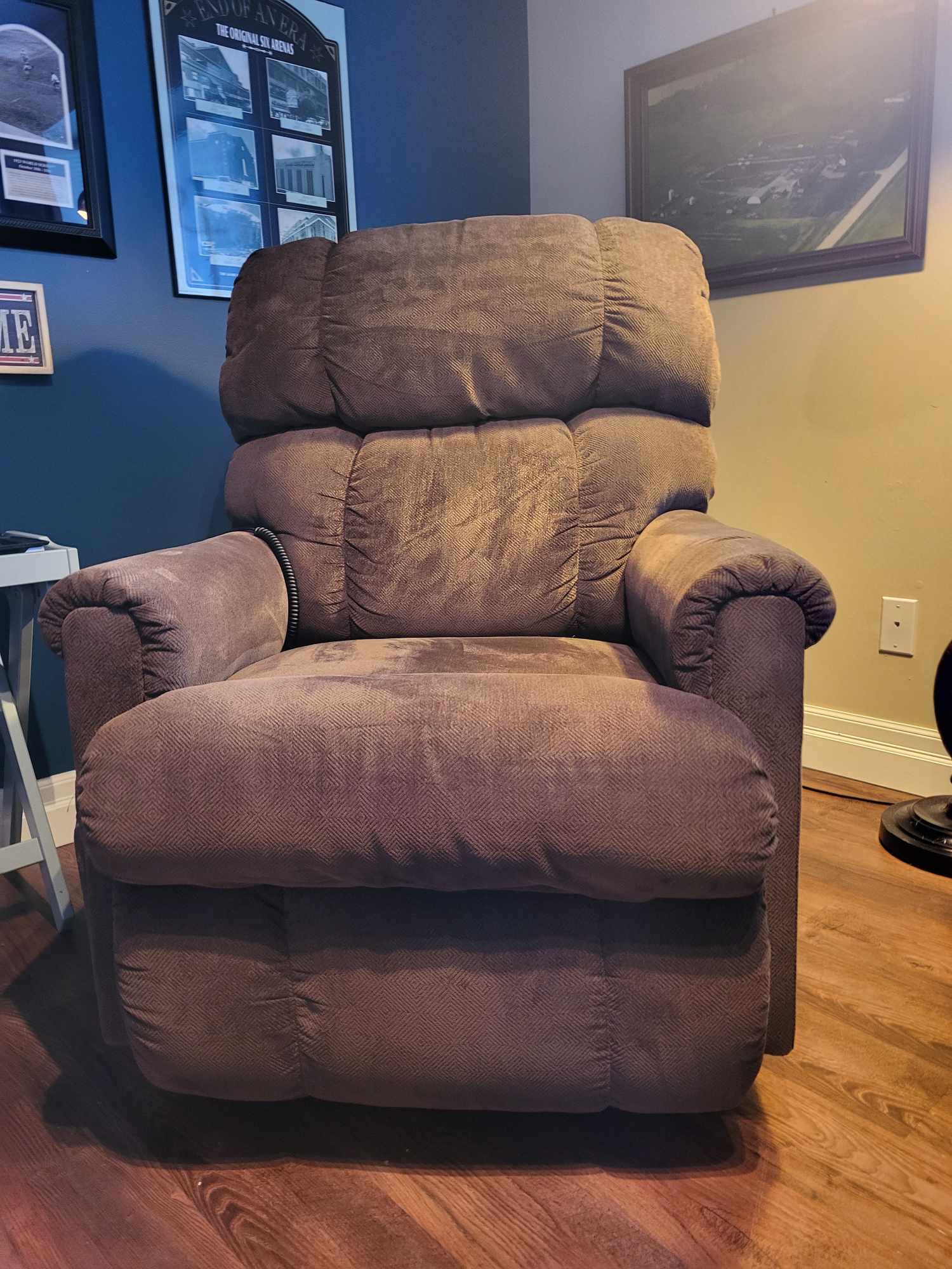 Lazy-boy Lift Assist Chair – Brown – SCI BC Marketplace