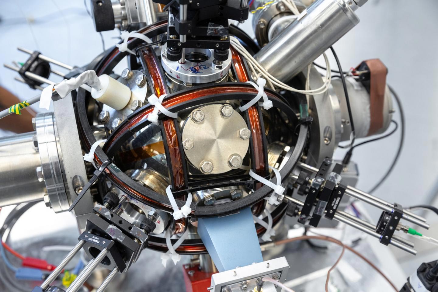 Clever Experiment on Single Atoms Advances Understanding of Dark Matter