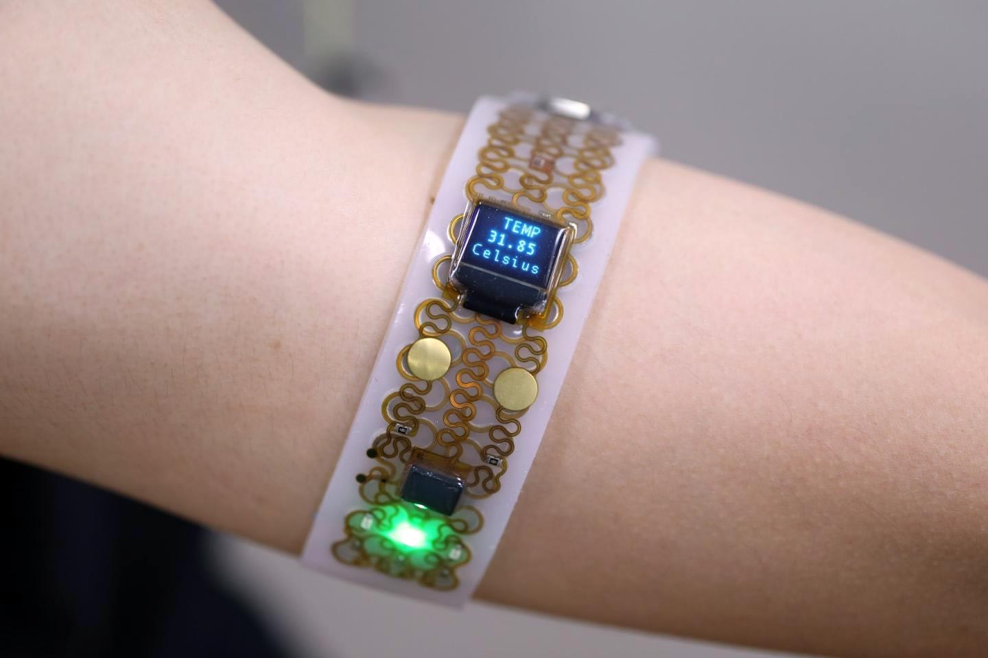 New Electronics Mechanically Transform Into a Wearable Device for