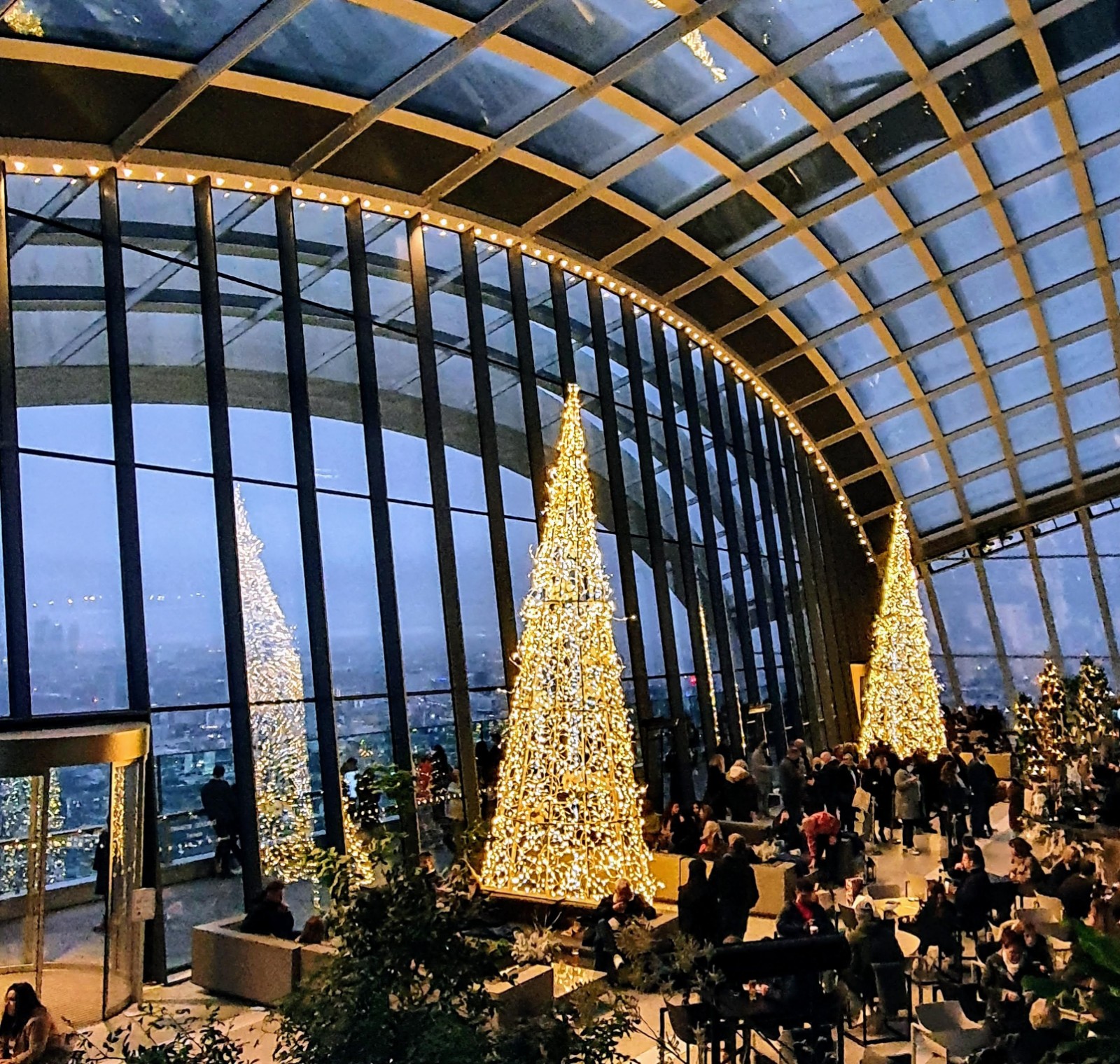 Mince Pie in the Sky Christmas feasting at Sky Garden, The “Walkie