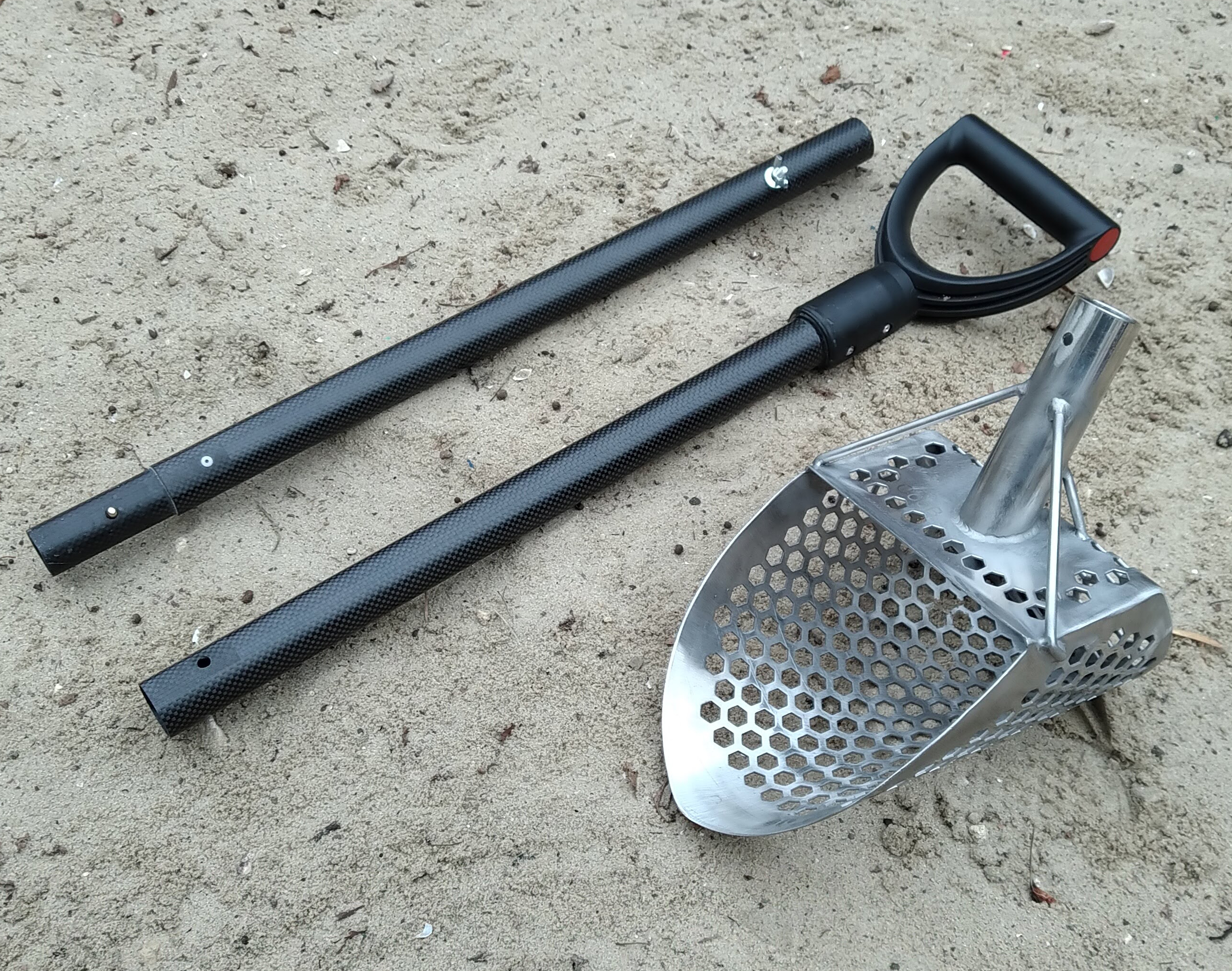 Light & Strong Collapsible Carbon Fibre Handle for Large Sand Scoops