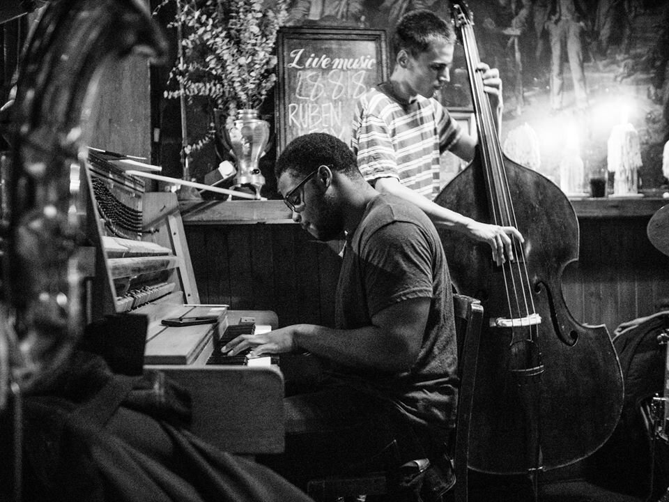 Cable Cafe Bar Scooter Caffe