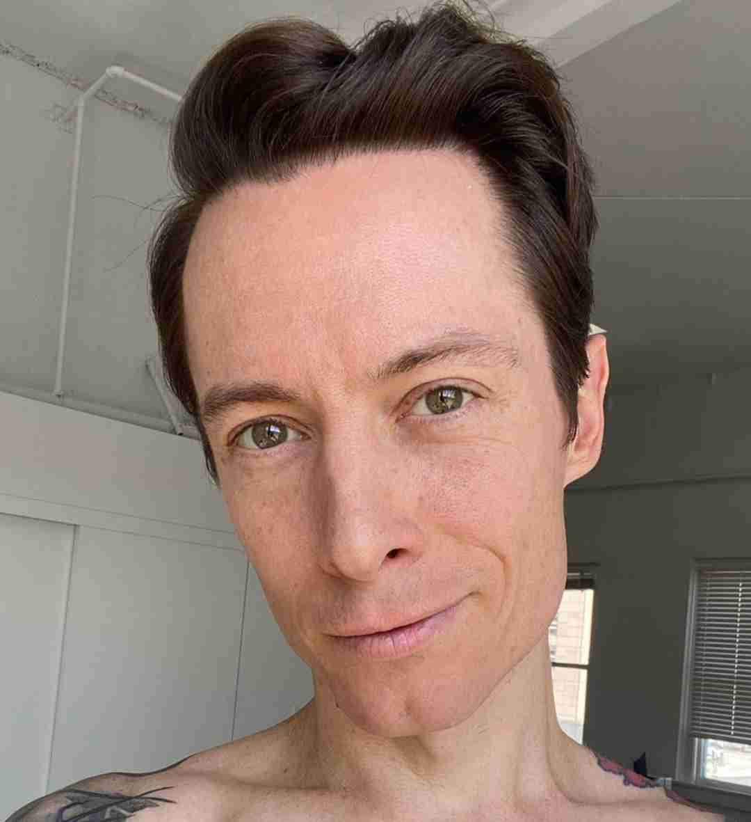 Owen Gray, Bio, Age, Wife, Star, Net Worth, Wiki, Grey, Videos, Photos