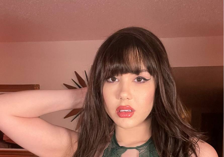 Claire Sinclair Photos, Bio, Net Worth, Wiki, Age, Boyfriend