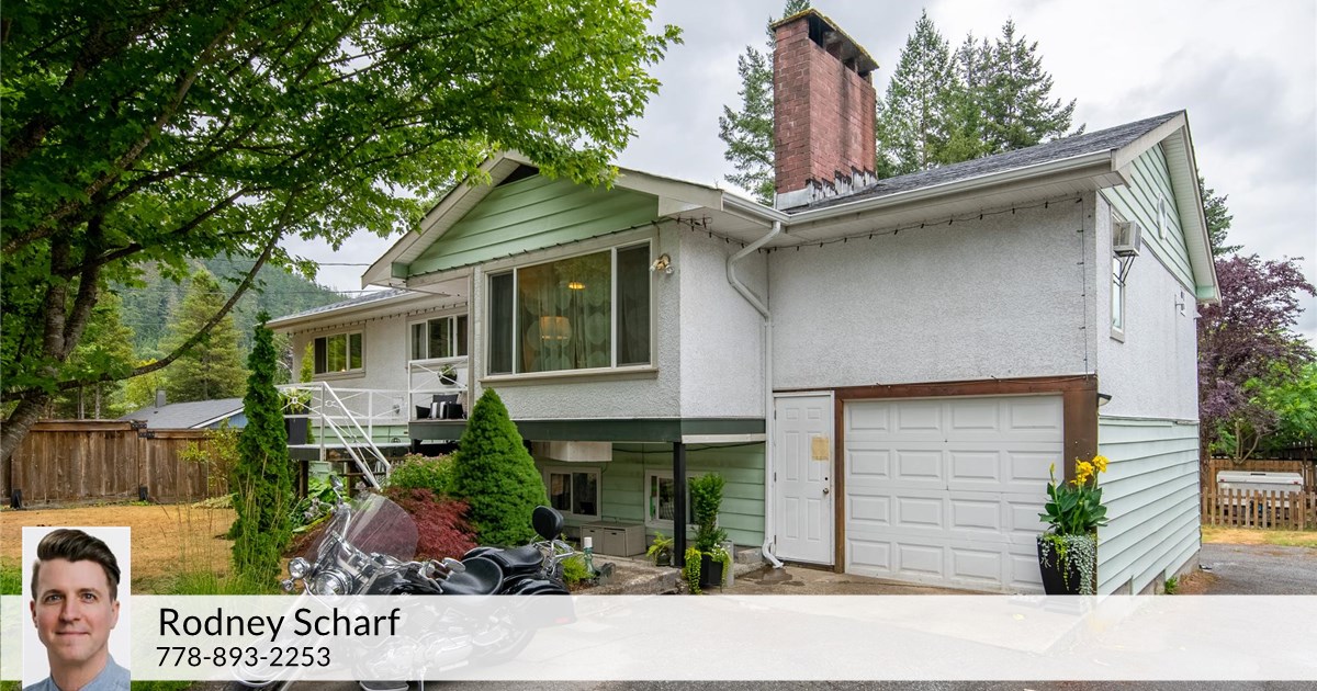 1610 Depot Rd, Brackendale, BC V0N 1H0