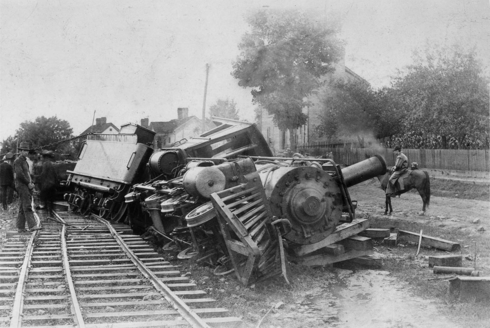 3 Warning Signs of an Impending Leadership Train Wreck Scott Cochrane