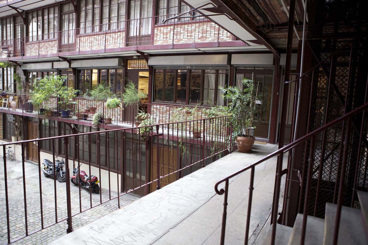Appartement coursive à Paris , lieu de tournage Scouting location