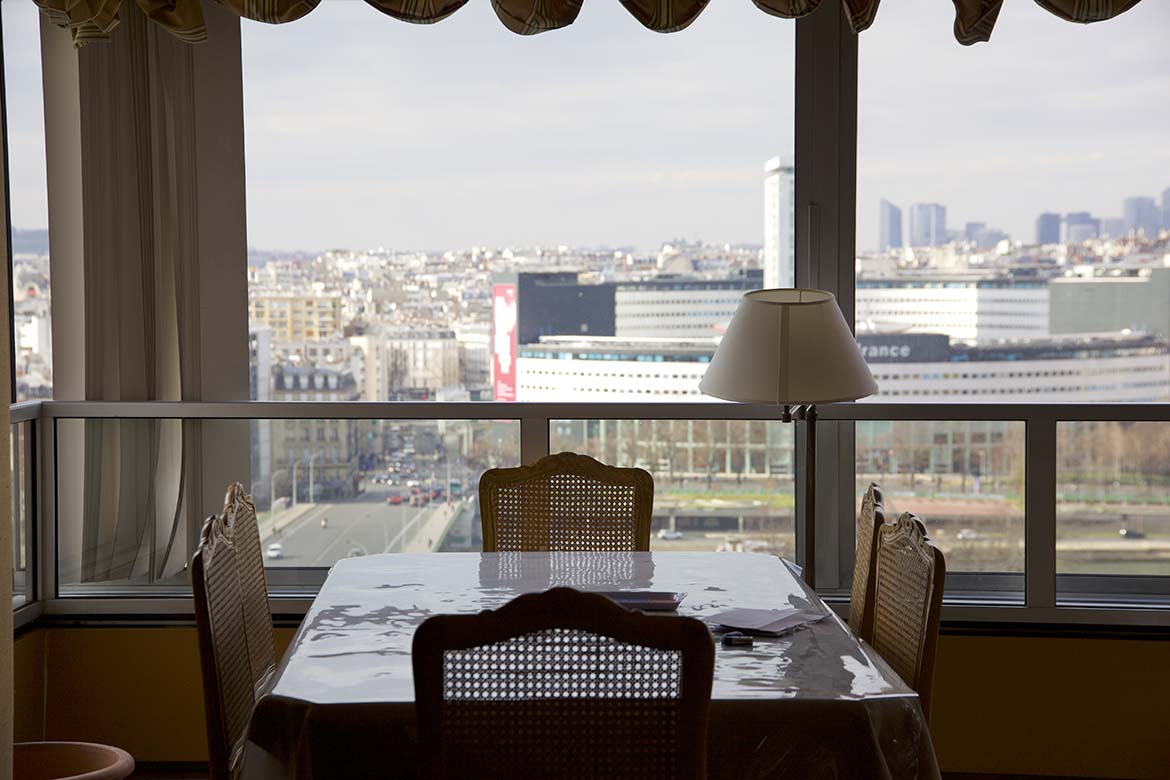 Appartement décoration année 1970, vue Paris , lieu de tournage