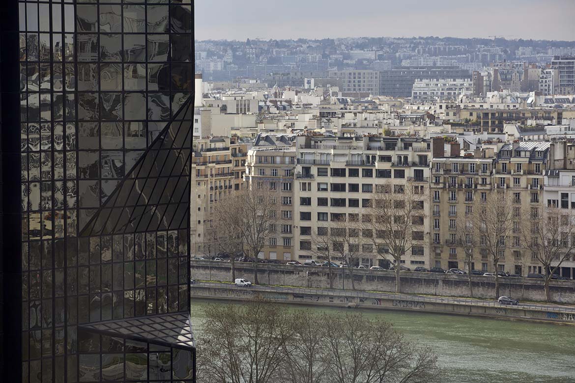 Appartement décoration année 1970, vue Paris , lieu de tournage
