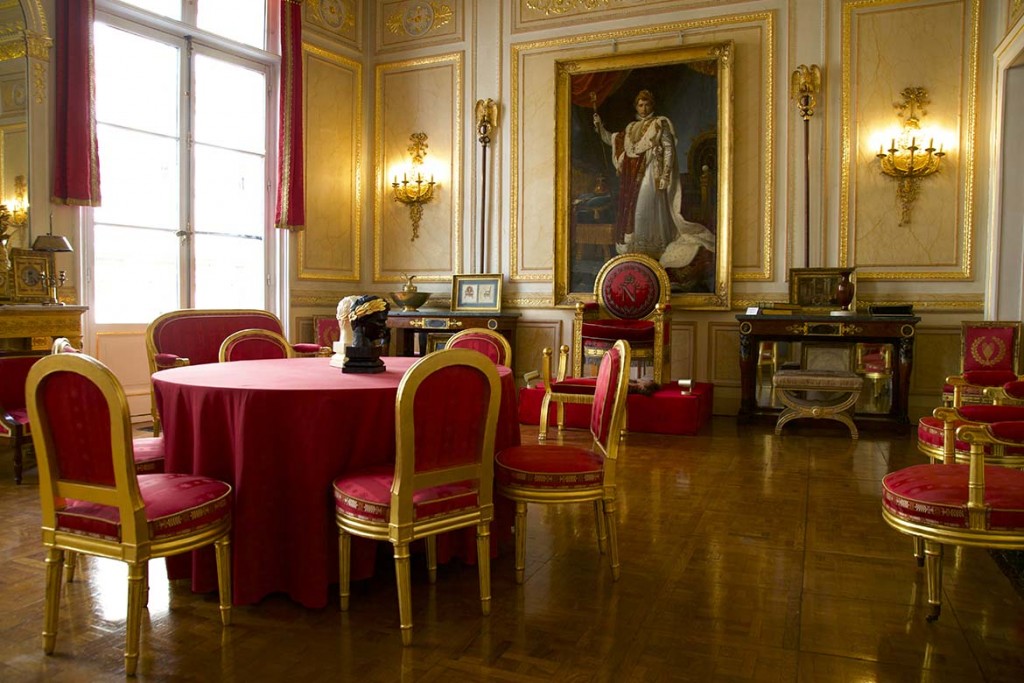 Majestueuse suite de salons XVIIIème pour tournage Paris , lieu de
