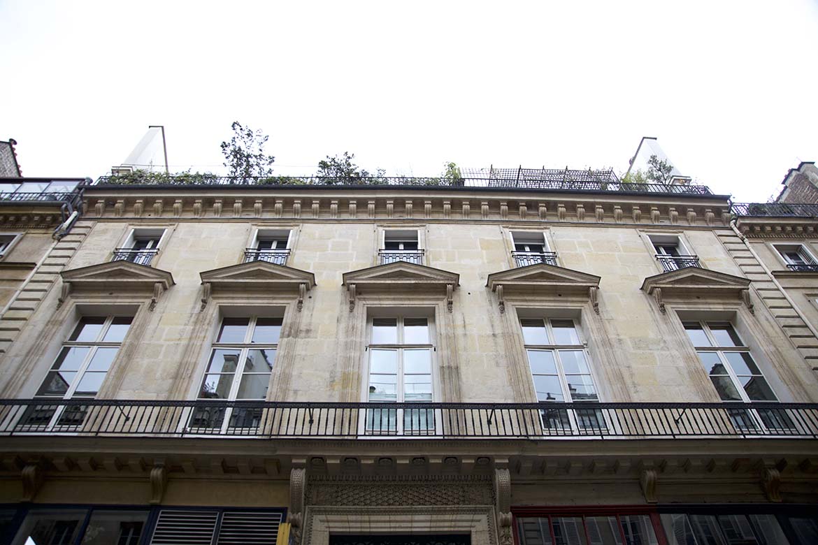 Majestueuse suite de salons XVIIIème pour tournage Paris , lieu de