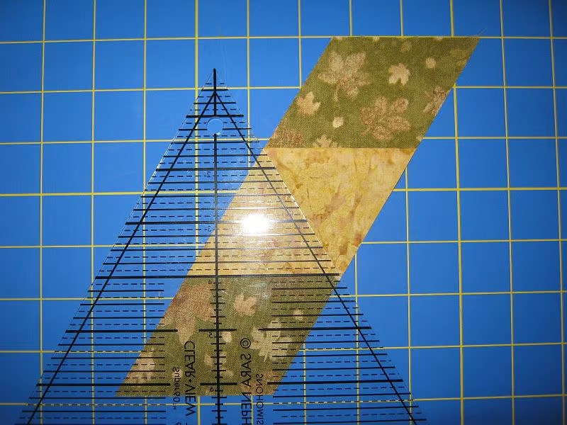 Scrapdash Quilt Tutorials ⋆ Using a 60 degree ruler to make baby blocks