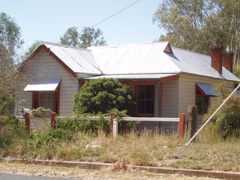 Circa 1950′s style homes. Eugowra Screen Central