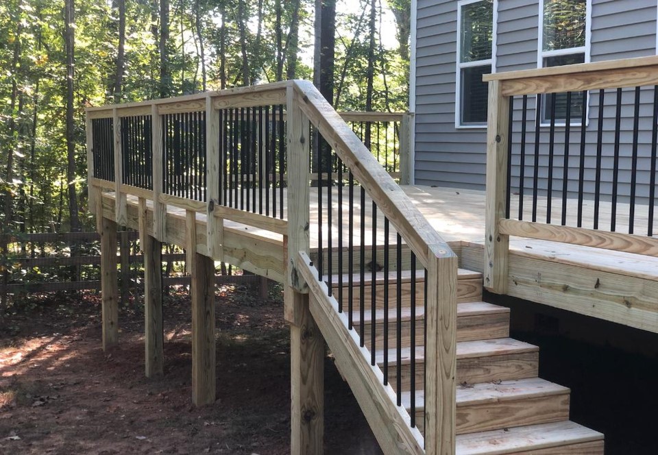 Custom Decks, Apex, NC Screen Medics