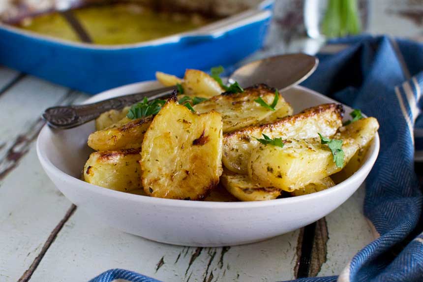 The best Greek potatoes (with a video) Scrummy Lane