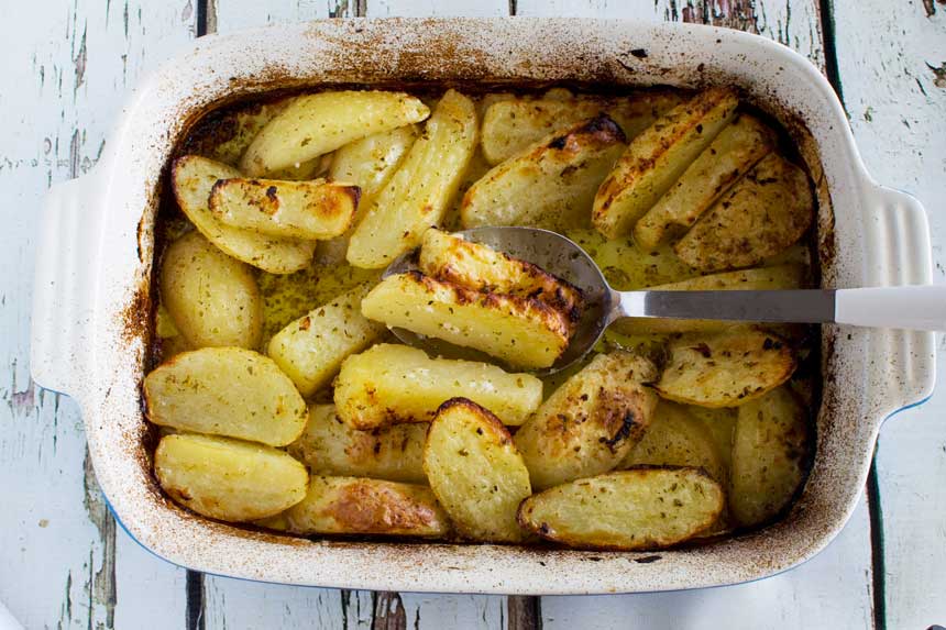 The best Greek potatoes (with a video) Scrummy Lane