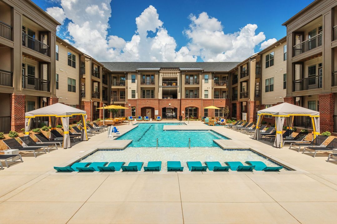 Fountains Matthews Apartments — Charlotte, NC Signature Corporate