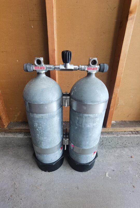 Sold! Doubles HP100 PST 3500 psi in hydro Los Angeles ScubaBoard