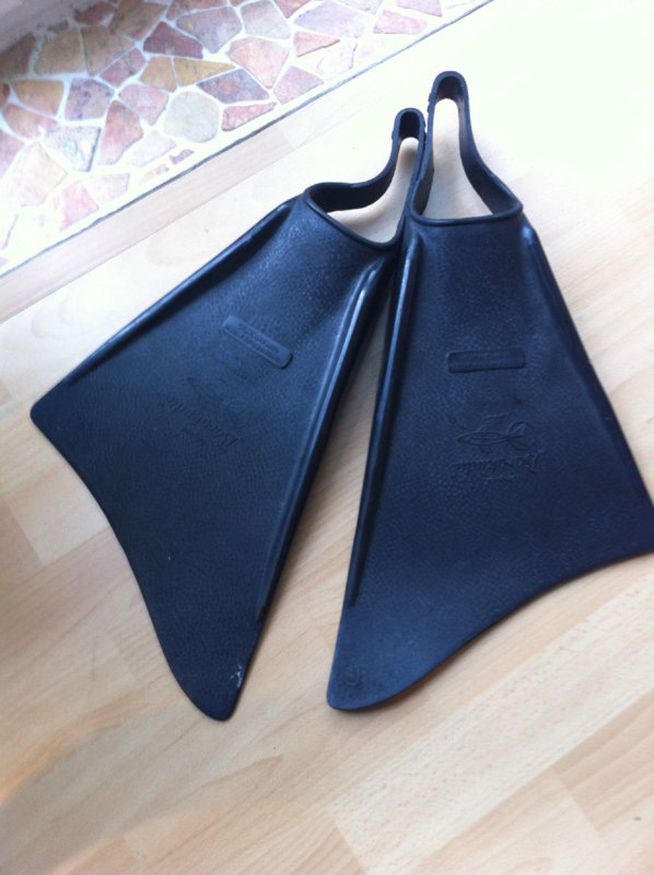 Basic gear from the former German Democratic Republic East German fins