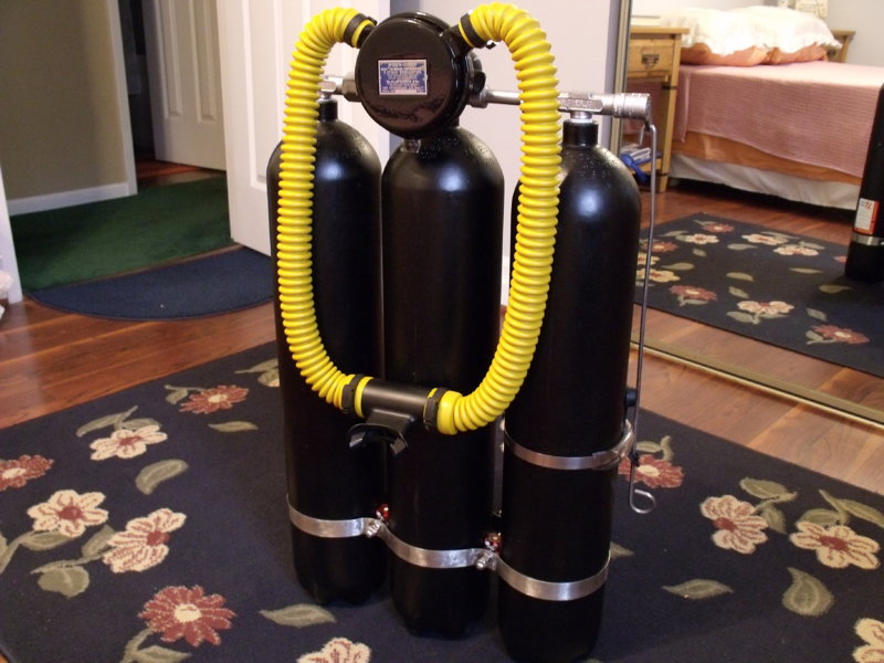 For Sale UDS1 Triple Scuba Tank Setup w Scubapro Regulator Excellent