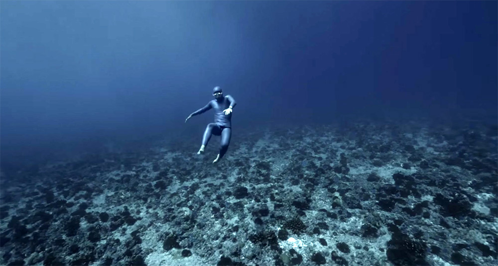 Ocean Gravity Amazing Footage of a Freediver Flying Through Ocean Currents • Scuba Diver Life