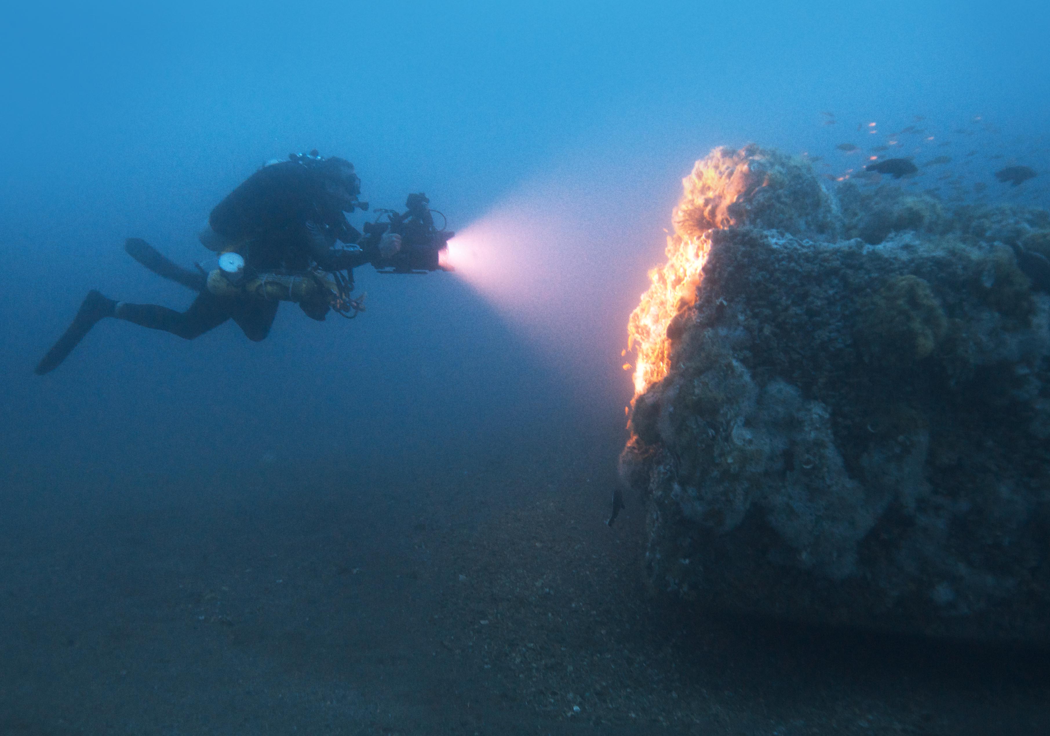NOAA National Marine Sanctuary Shipwrecks The USS Monitor • Scuba