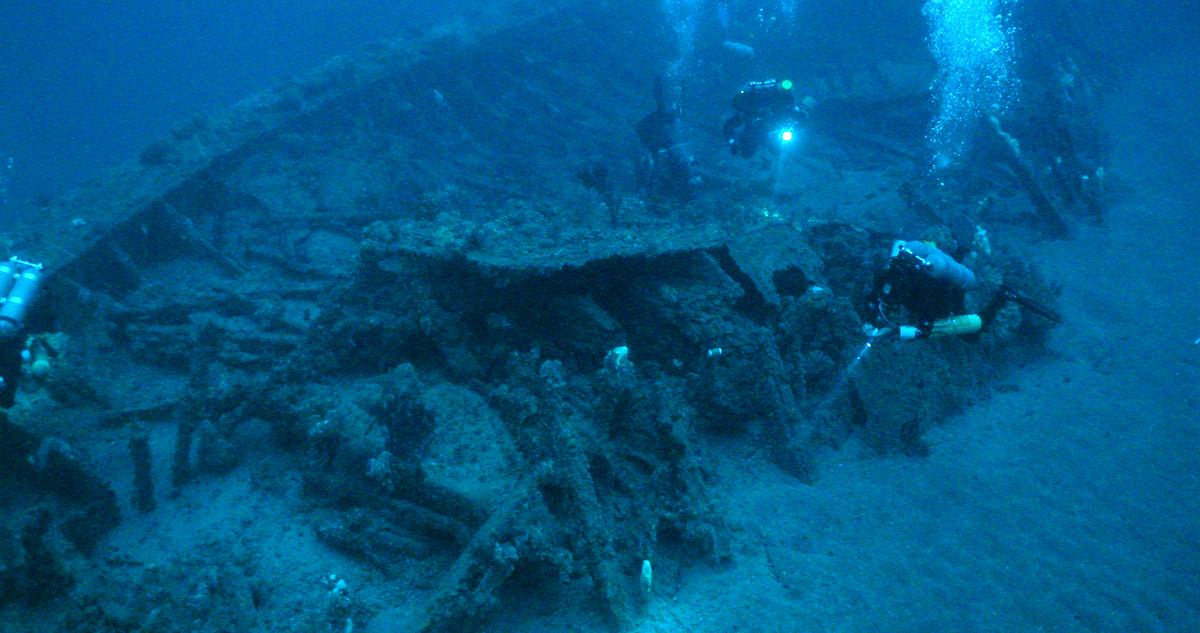 NOAA National Marine Sanctuary Shipwrecks The USS Monitor • Scuba