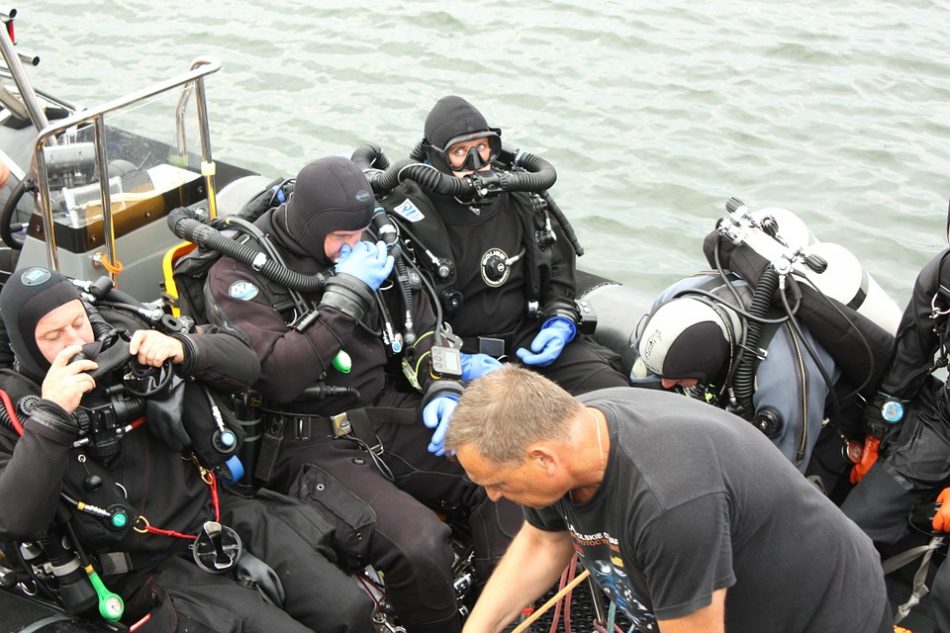 Basic navigation rules for divers Scuba Diving Corner