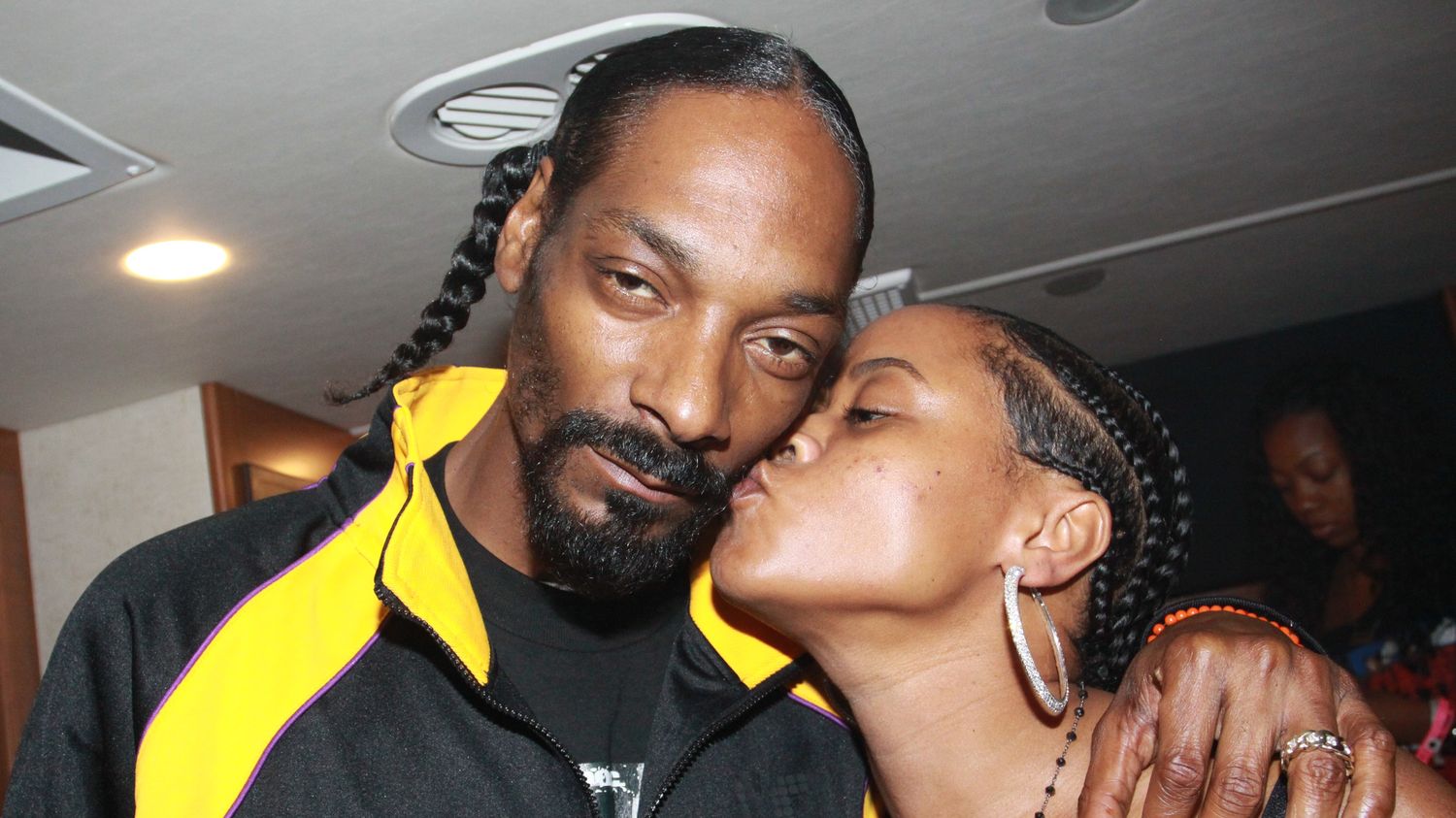 Snoop Dogg Celebrates His 21st Wedding Anniversary With Touching Posts