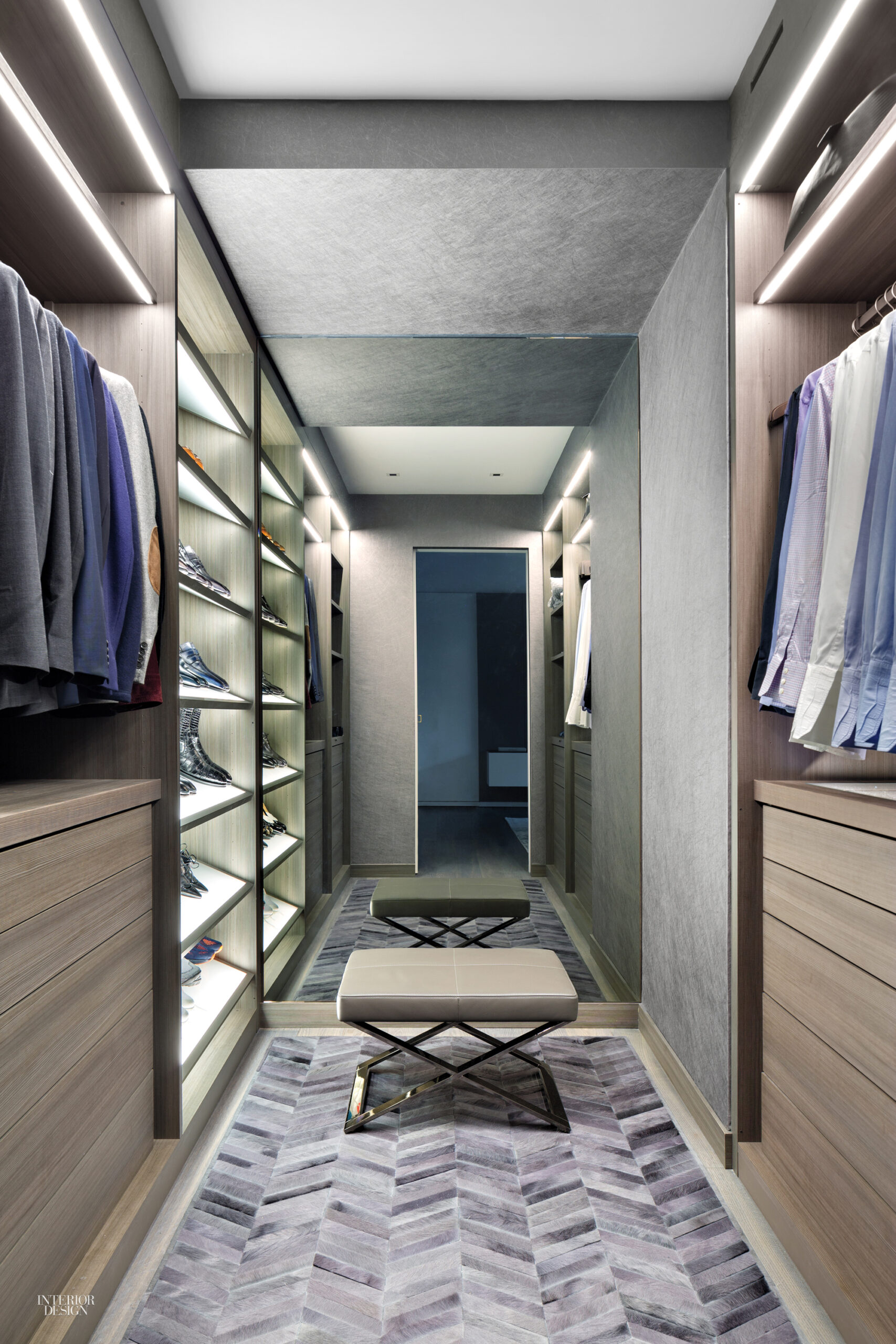 8 Simply Amazing Closets Interior Design